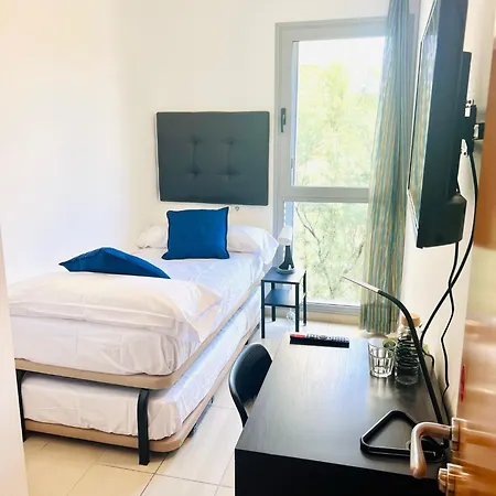 Campsite Fira Gran Via 2 - Private In A Shared - Privadas En Compartido L'Hospitalet de Llobregat