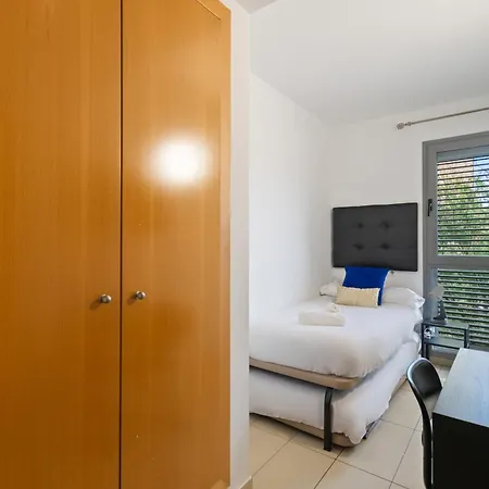 Campsite Fira Gran Via 2 - Private In A Shared - Privadas En Compartido *
