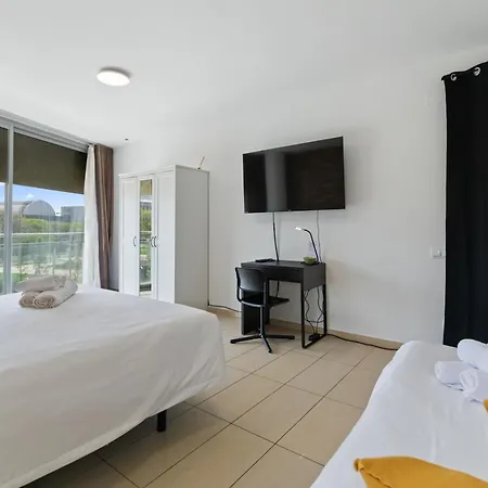 Fira Gran Via 2 - Private In A Shared - Privadas En Compartido Campsite L'Hospitalet de Llobregat