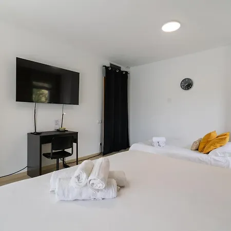 Fira Gran Via 2 - Private In A Shared - Privadas En Compartido Campsite