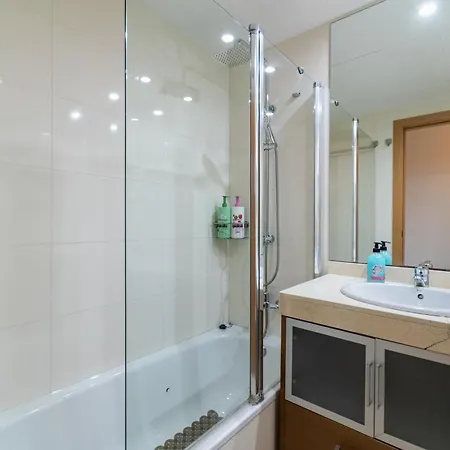 Fira Gran Via 2 - Private In A Shared - Privadas En Compartido Campsite L'Hospitalet de Llobregat
