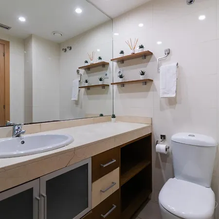 Fira Gran Via 2 - Private In A Shared - Privadas En Compartido Campsite L'Hospitalet de Llobregat