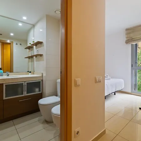 Campsite Fira Gran Via 2 - Private In A Shared - Privadas En Compartido *